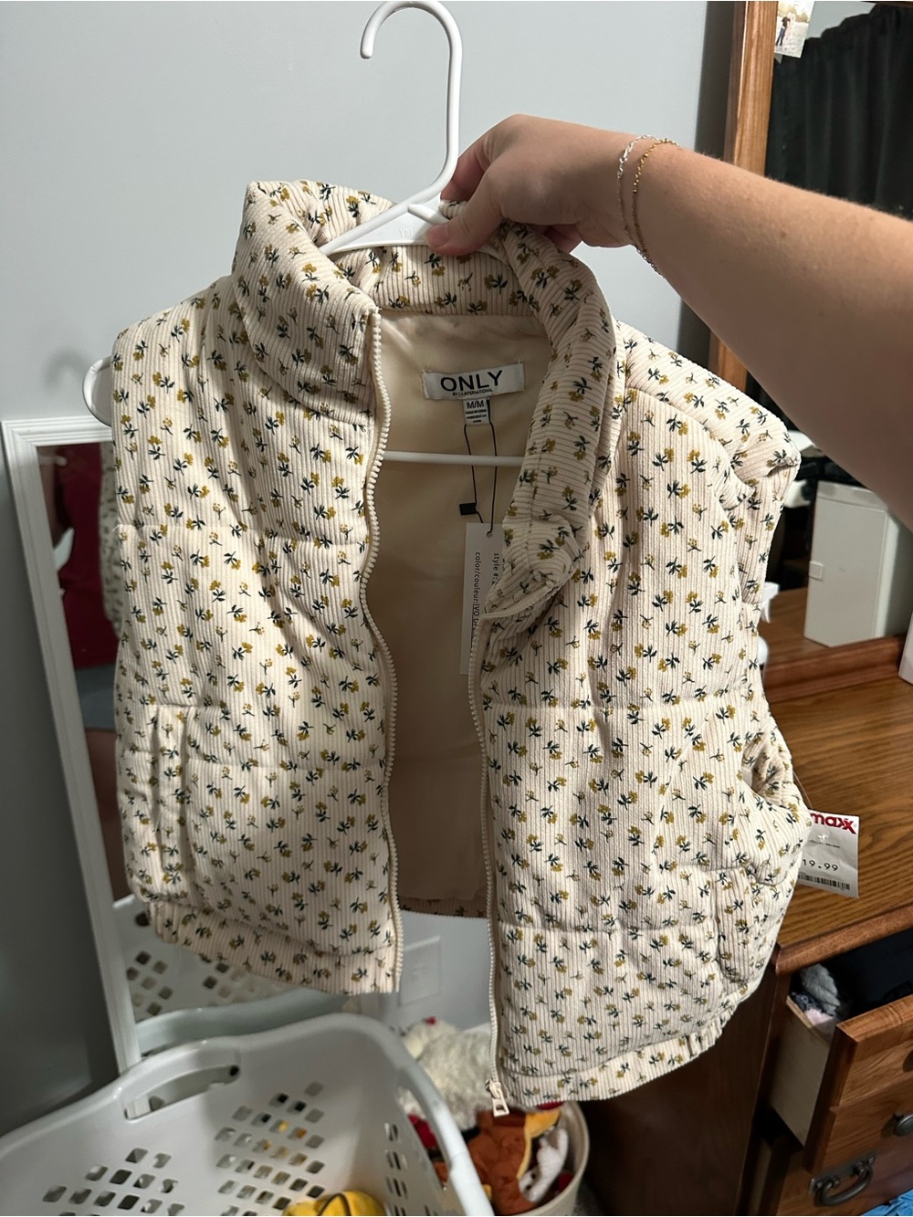 ONLY Cream Quilted Floral Puffer Vest